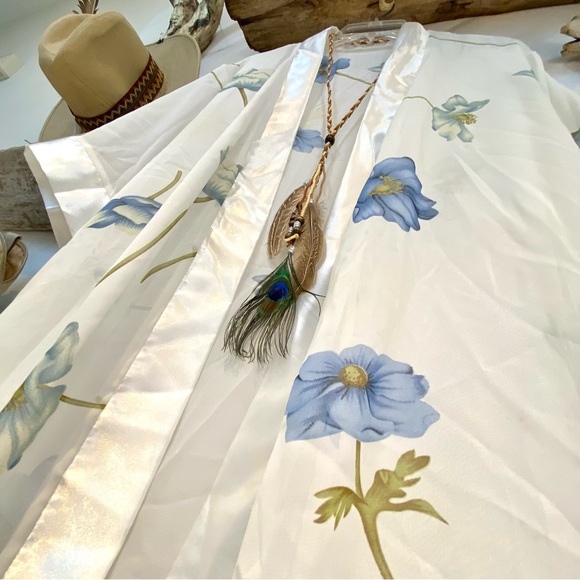 Beautiful airy prairie floral boho poncho w country/cottage core/granny vibe - Picture 8 of 12